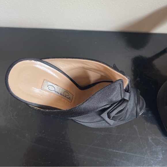 Vintage Oscar De La Renta Black Satin Heels with Bow size 39/8 - Picture 2 of 6